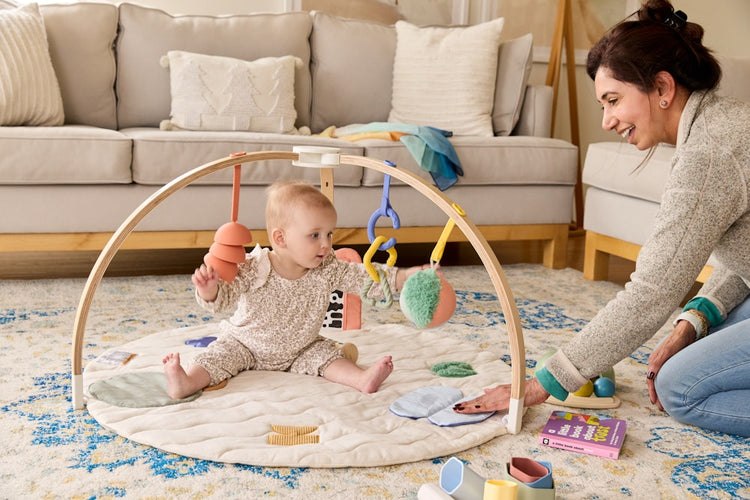 Balancing Independent Play With Playing Together
