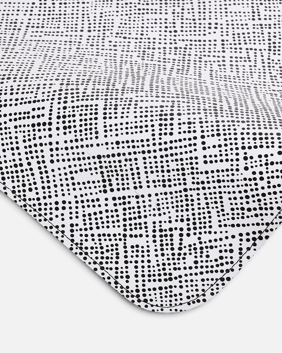 lalo2.0_licorice-scattered-dot